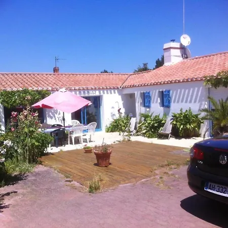 House With 2 Bedrooms In With Wonderful Sea View Enclosed Garden And Wifi Prázdninový dům Barbâtre
