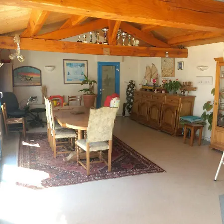 Prázdninový dům House With 2 Bedrooms In With Wonderful Sea View Enclosed Garden And Wifi *