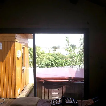House With 2 Bedrooms In With Wonderful Sea View Enclosed Garden And Wifi Prázdninový dům Barbâtre